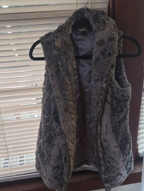 dennis basso Gray Faux-Fur Zip-Front Vest